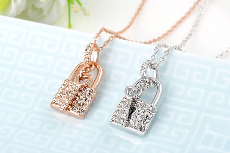 THE LOCK & KEY WHITE OR ROSE GOLD COLOR NECKLACES