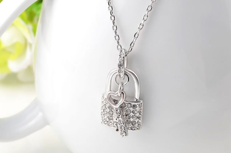 THE LOCK & KEY WHITE OR ROSE GOLD COLOR NECKLACES