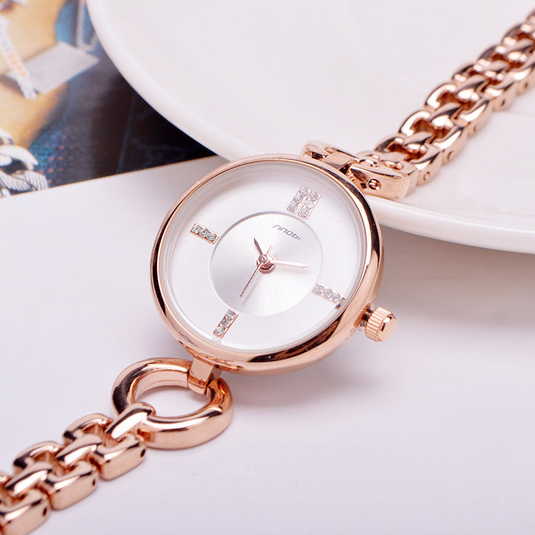 THE QUEEN'S LUXURY ROSE GOLD WATCH