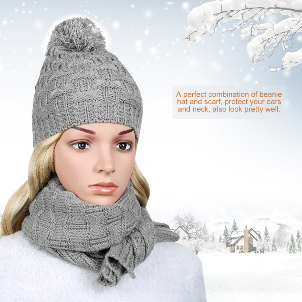 THE QUEEN'S VBIGER KNITTED HAT AND SCARF SET