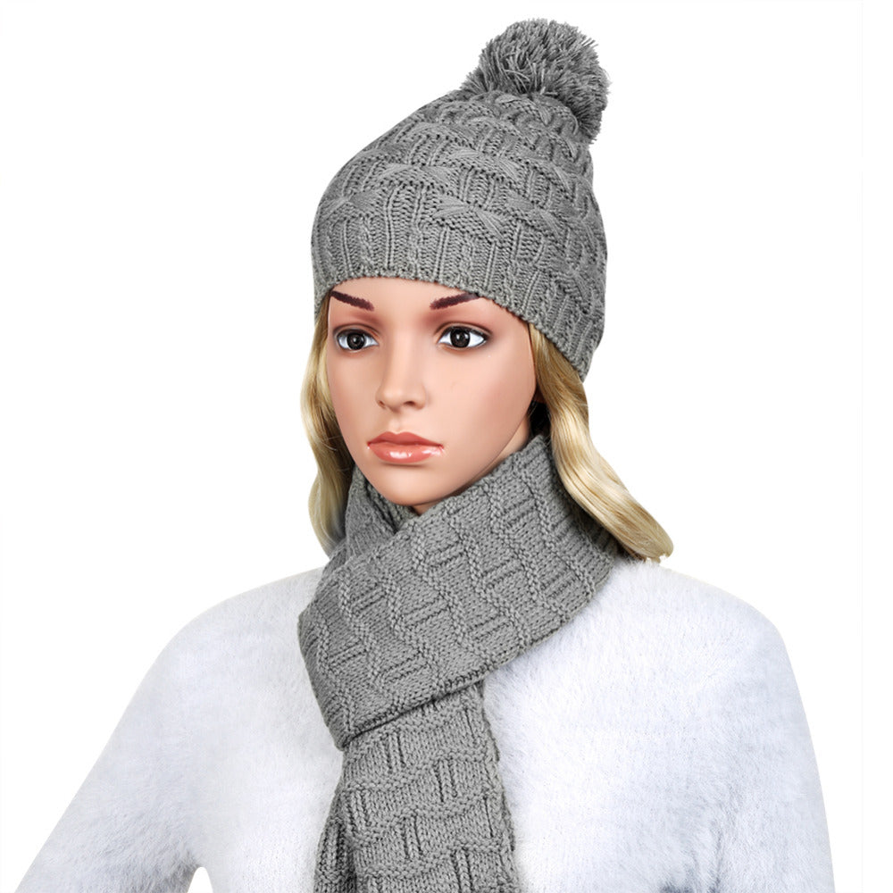 THE QUEEN'S VBIGER KNITTED HAT AND SCARF SET